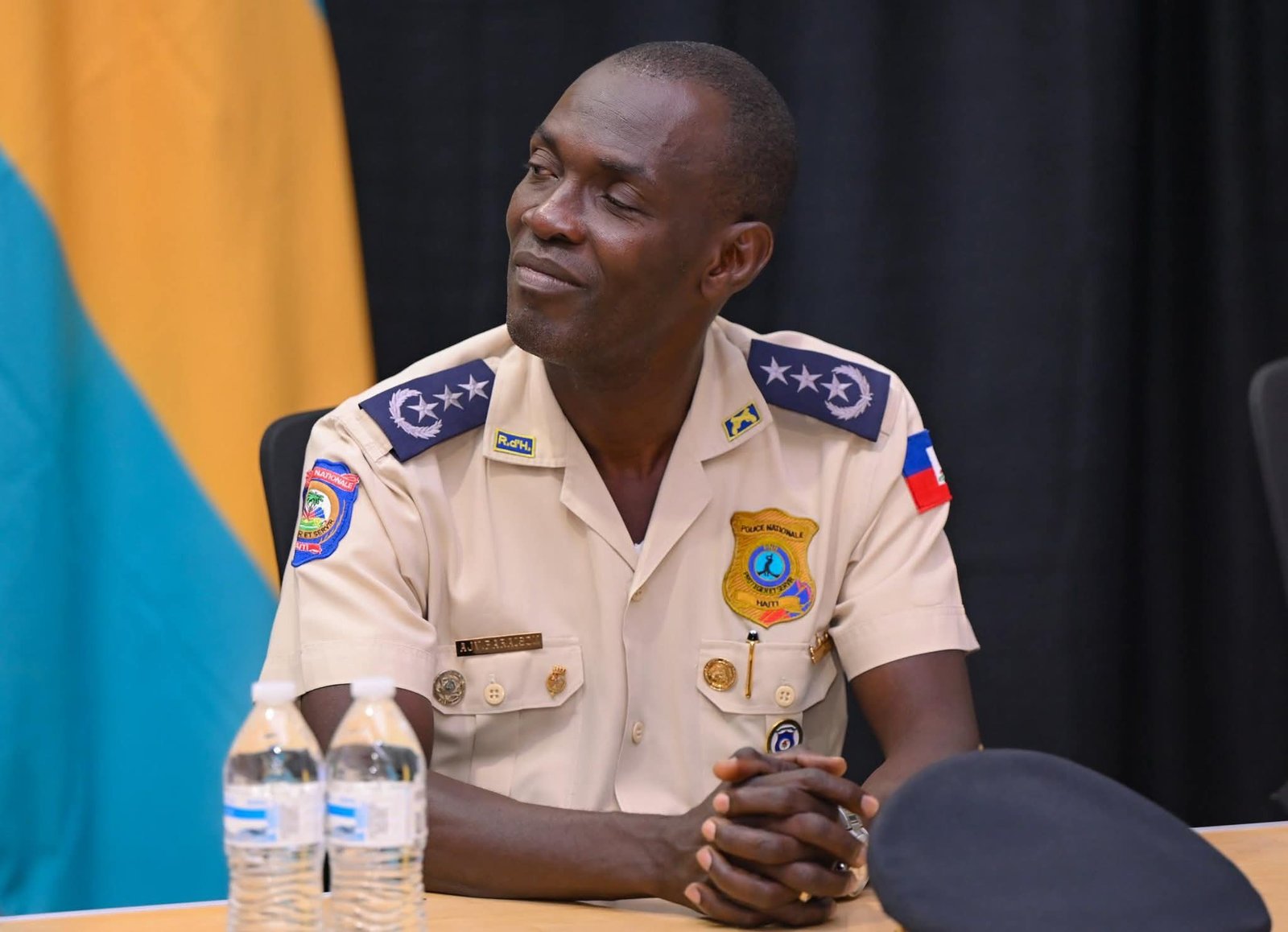 Le Président du Conseil Présidentiel de Transition (CPT), Laurent Saint-Cyr, accompagné du Premier ministre Alix Didier Fils-Aimé et du Directeur général de la Police nationale d’Haïti (PNH), André Jonas Vladimir Paraison, a effectué ce mardi une visite officielle à la base de la Force de Répression des Gangs (FRG).