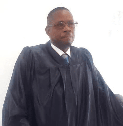In Les Cayes: the government commissioner is confusing his role with that of the Bar Association president, who exercises oversight and discipline over lawyers.
